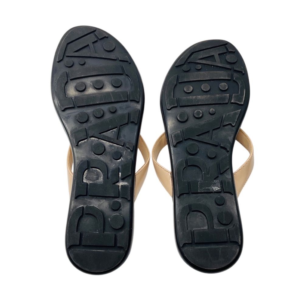 PRADA BEIGE / SILVER LOGO PLAQUE PATENT LEATHER THONG SANDALS - Picture 6 of 8